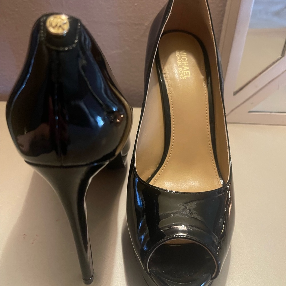 Michael kors pumps 7.5